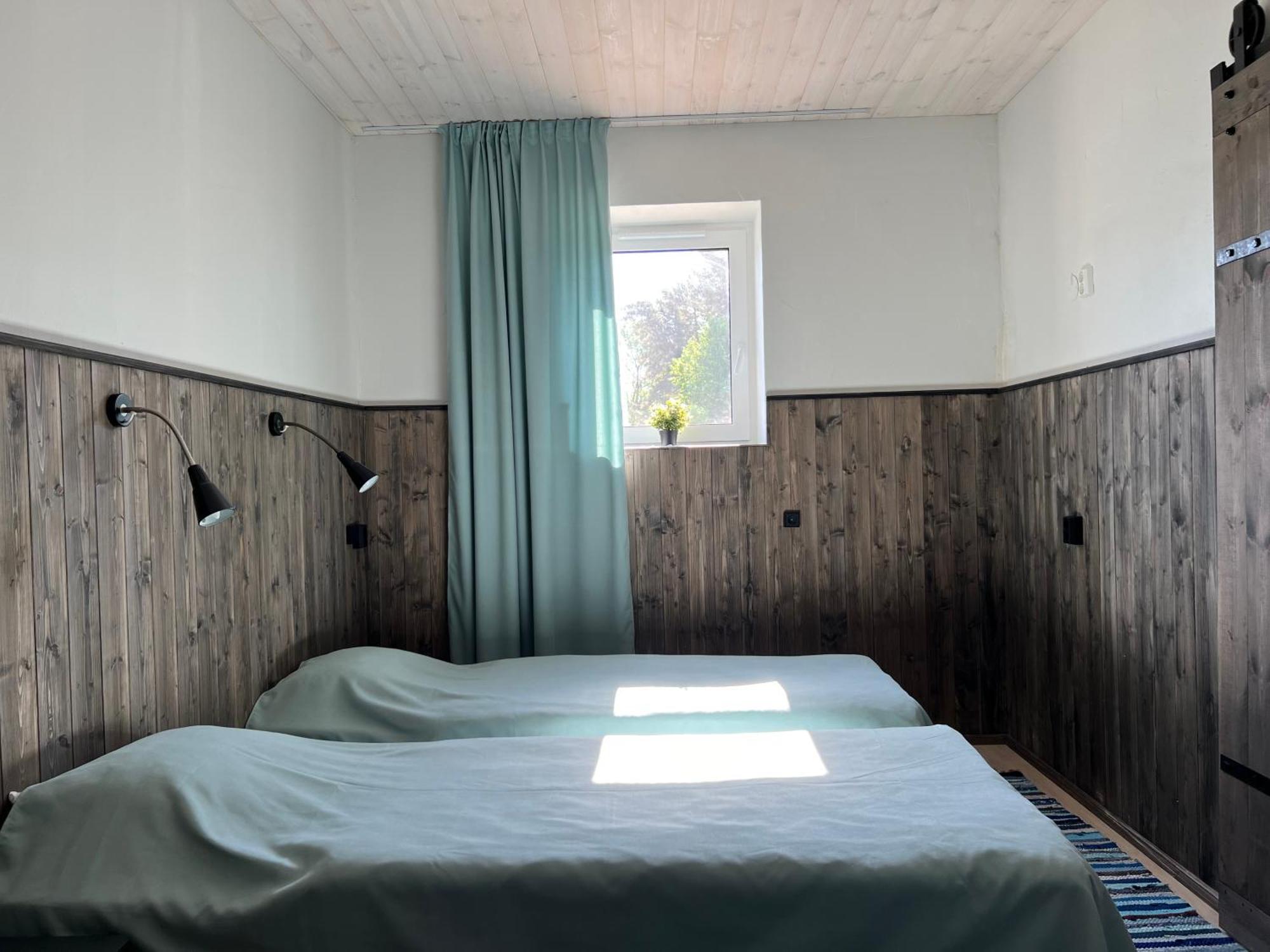 Kihnu Sadama Oeoemaja Guesthouse Lemsi Eksteriør bilde