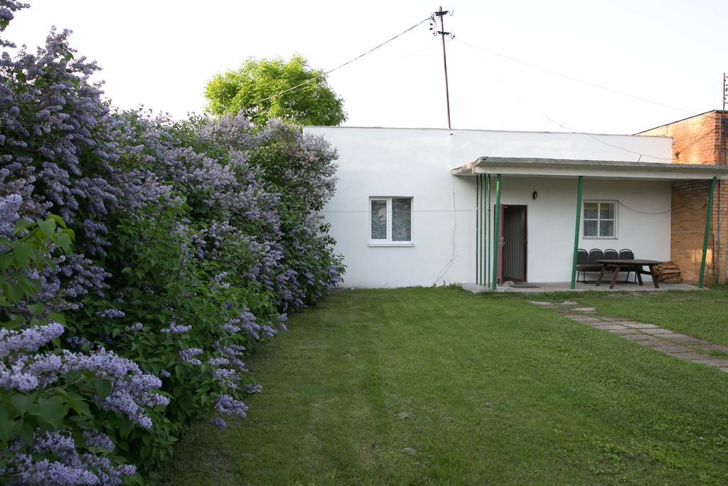 Kihnu Sadama Oeoemaja Guesthouse Lemsi Eksteriør bilde