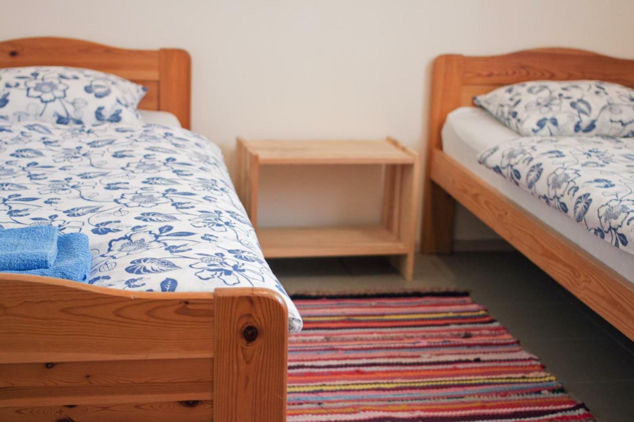 Kihnu Sadama Oeoemaja Guesthouse Lemsi Eksteriør bilde